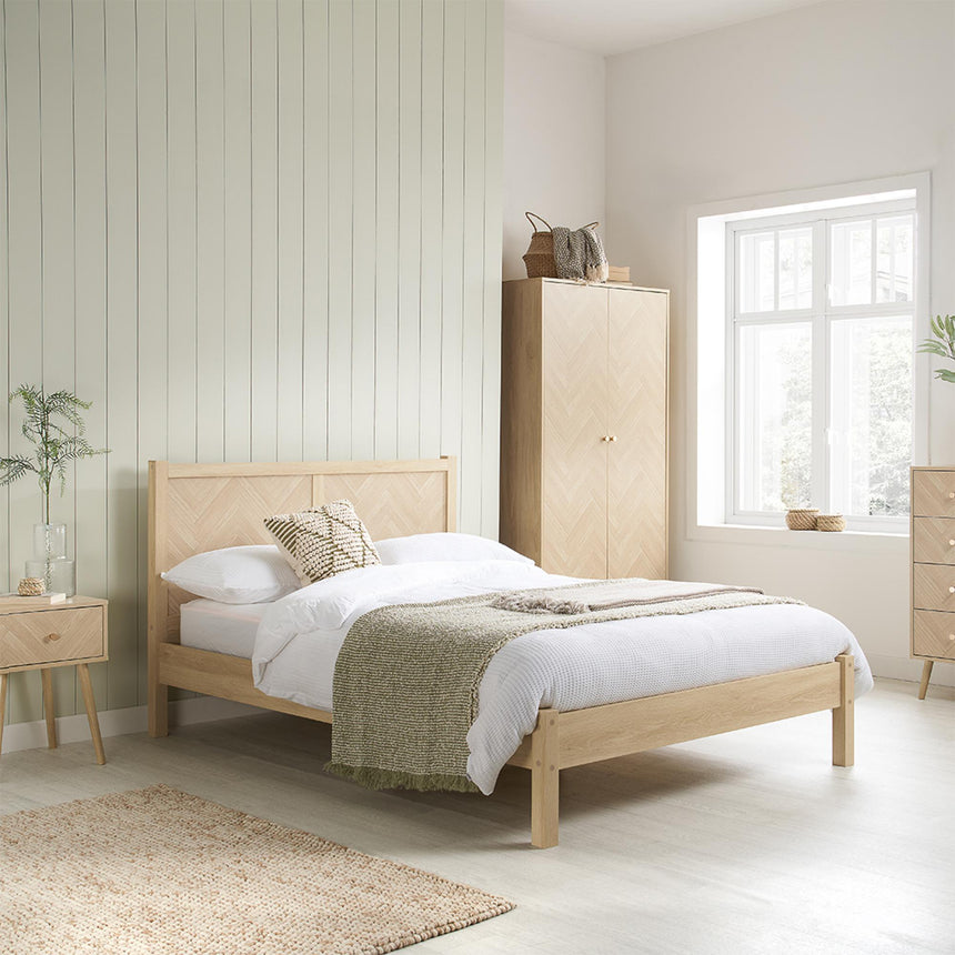 Herringford Oak Bed - Sizes Available