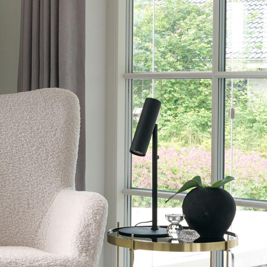 Yacolt Black Steel Table Lamp