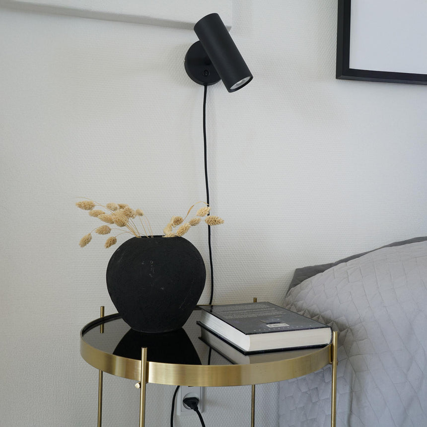 Yacolt Black Steel Wall Lamp