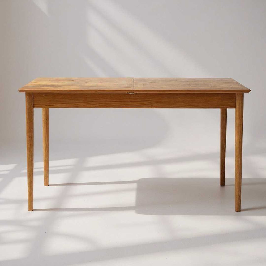 Kansas Cherry Wood Retro Style 4-6 Seater Extending Dining Table