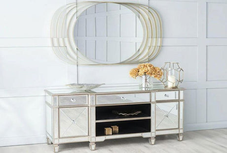 Reflecting Your Style with Mirrored Furniture