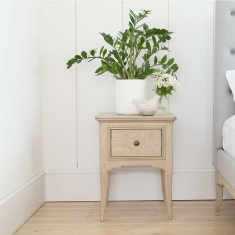 Willis and Gambier Toulon Oak 1 Drawer Bedside Table